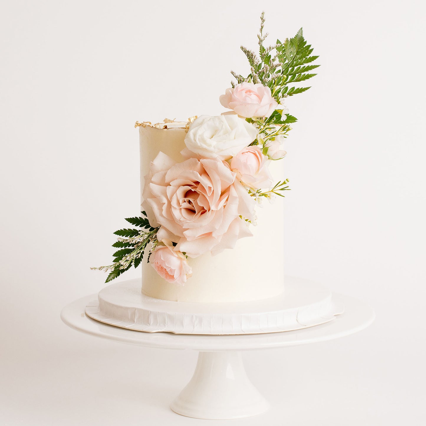 Brisbane birthday cakes with delicious buttercream and macarons, Cute Cakes & Co, Cute Cakes and Co, Cute Cakes Co, Cakes near me, Beautiful cakes, wedding cakes, elopement cakes, engagement cakes, 80th Birthday cakes,