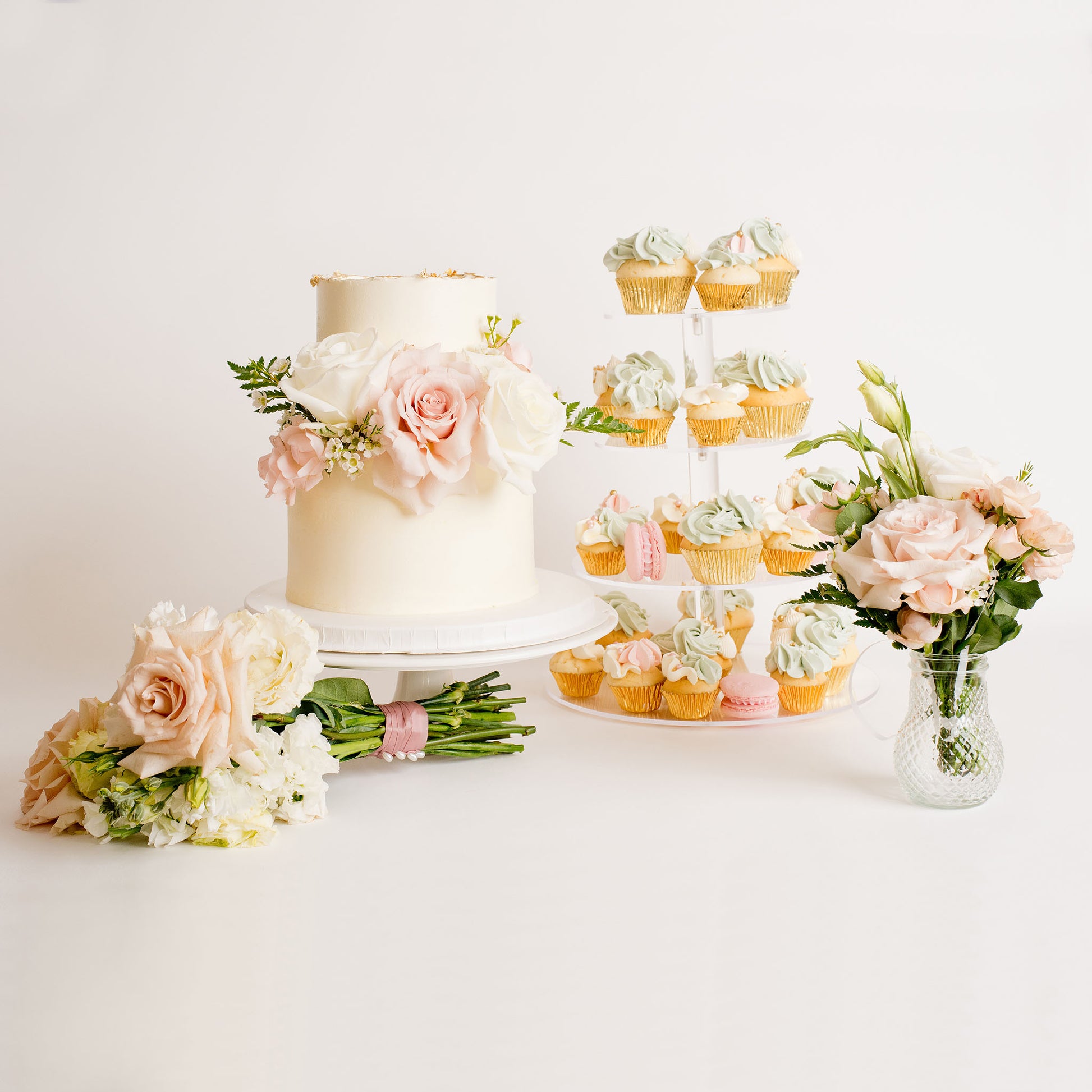Wedding cake, Cute Cakes and Co, fresh flowers, buttercream, elopement cake, engagement cake, cakes near me, delivery, two tier, Vintage cakes , wedding cake packages