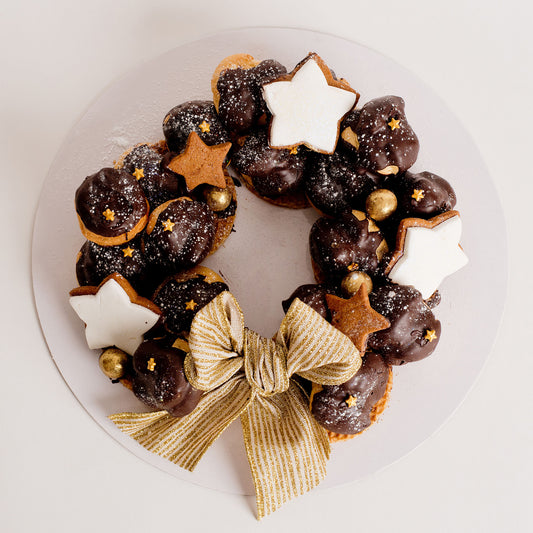 Christmas gift, delicious gift, Cute Cakes & co, cakes in Brisbane, Christmas wreath, cream puffs,  Christmas cupcakes, cake at Mitchelton, cake shop near me,
