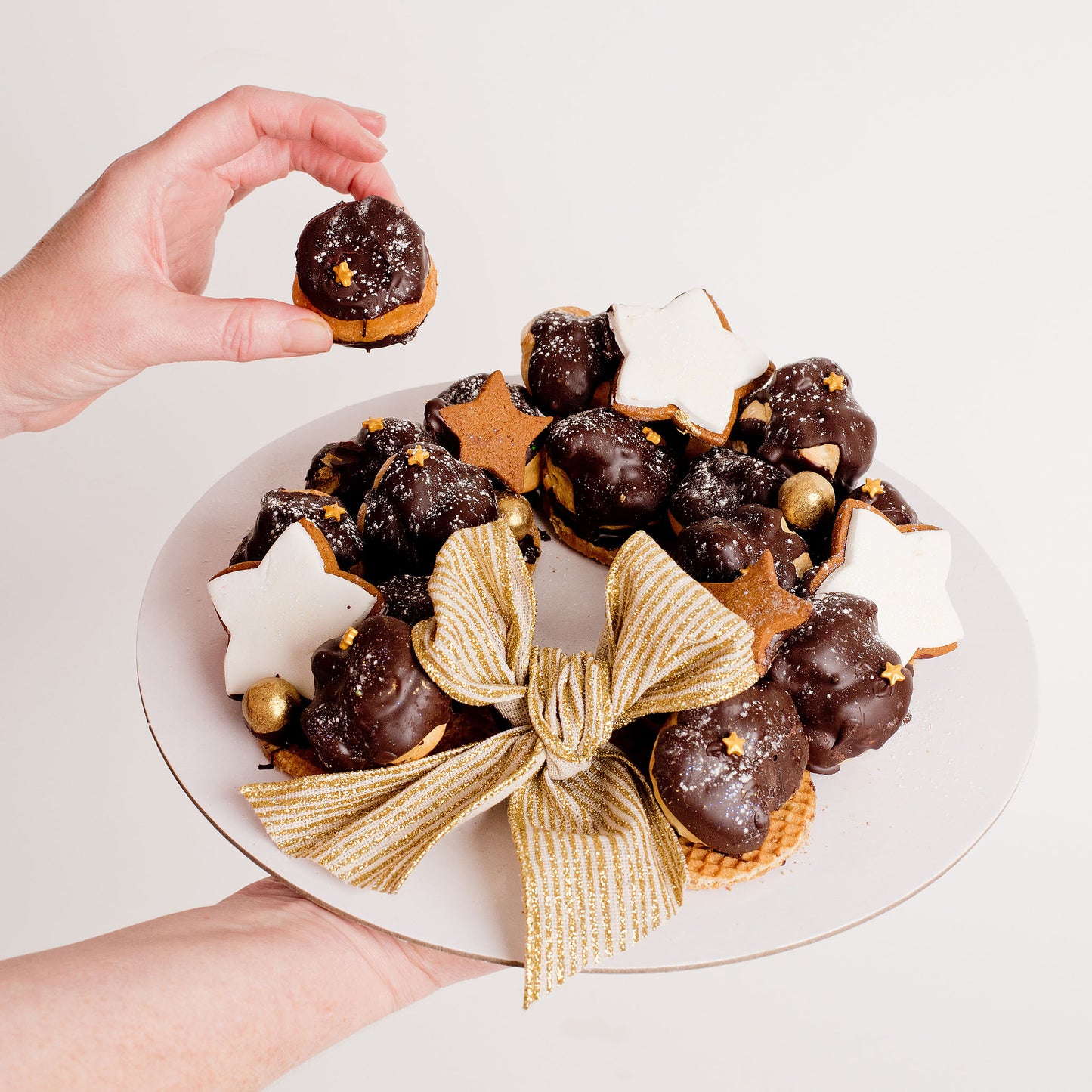 Christmas gift, delicious gift, Cute Cakes & co, cakes in Brisbane, Christmas wreath, cream puffs,  Christmas cupcakes, cake at Mitchelton, cake shop near me,