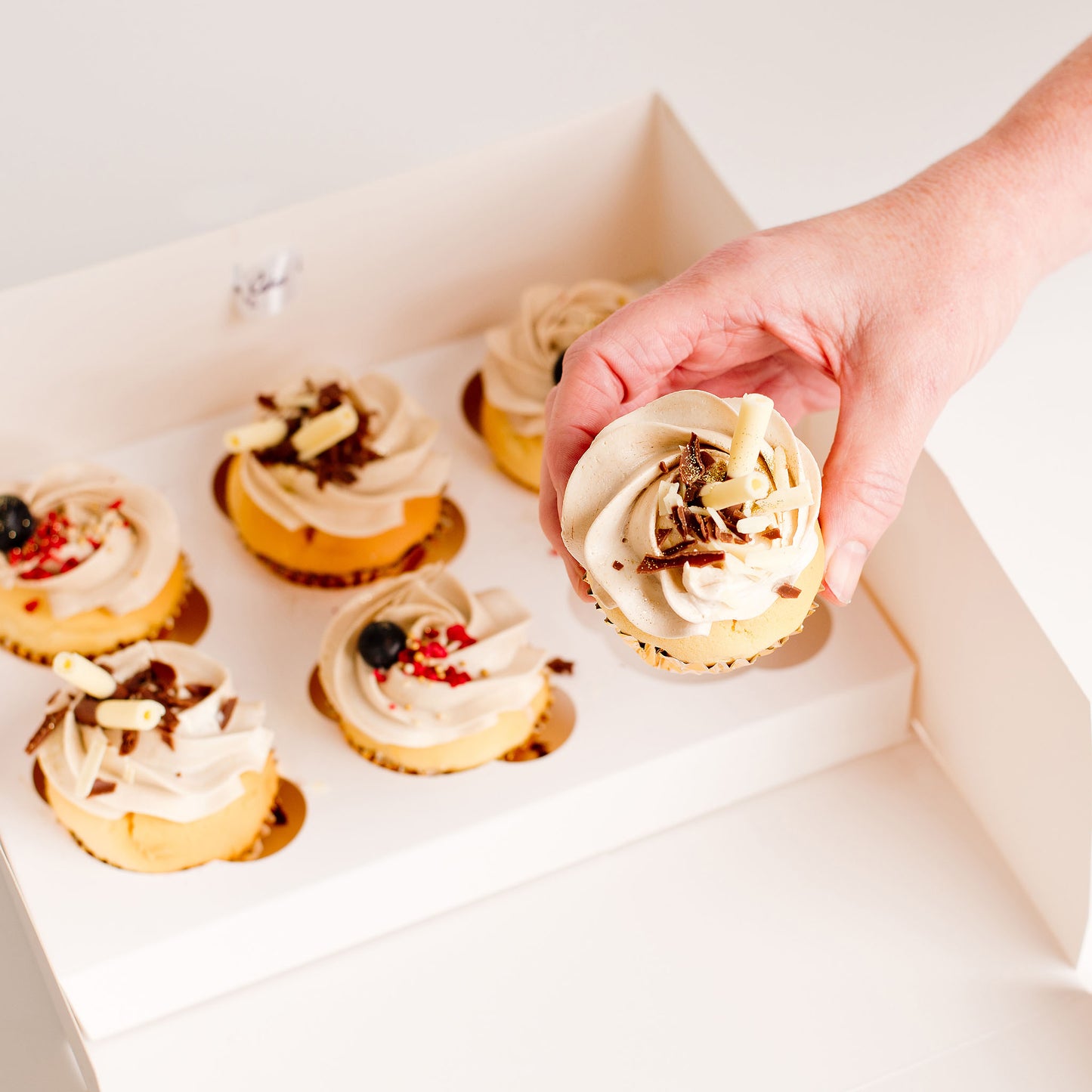 Delicious box of 6 cupcakes with caramel buttercream, fruit decorations and chocolate. Designed to match the Aubrey cake.
Beautiful birthday cakes and cupcakes, Cute Cakes and Co, Brisbane