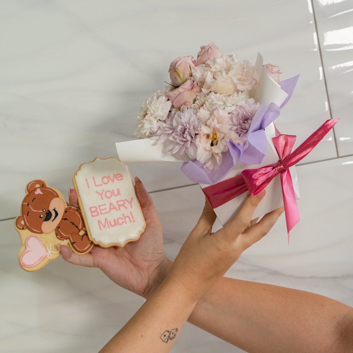 Mumma Bear cookies and flower Combo