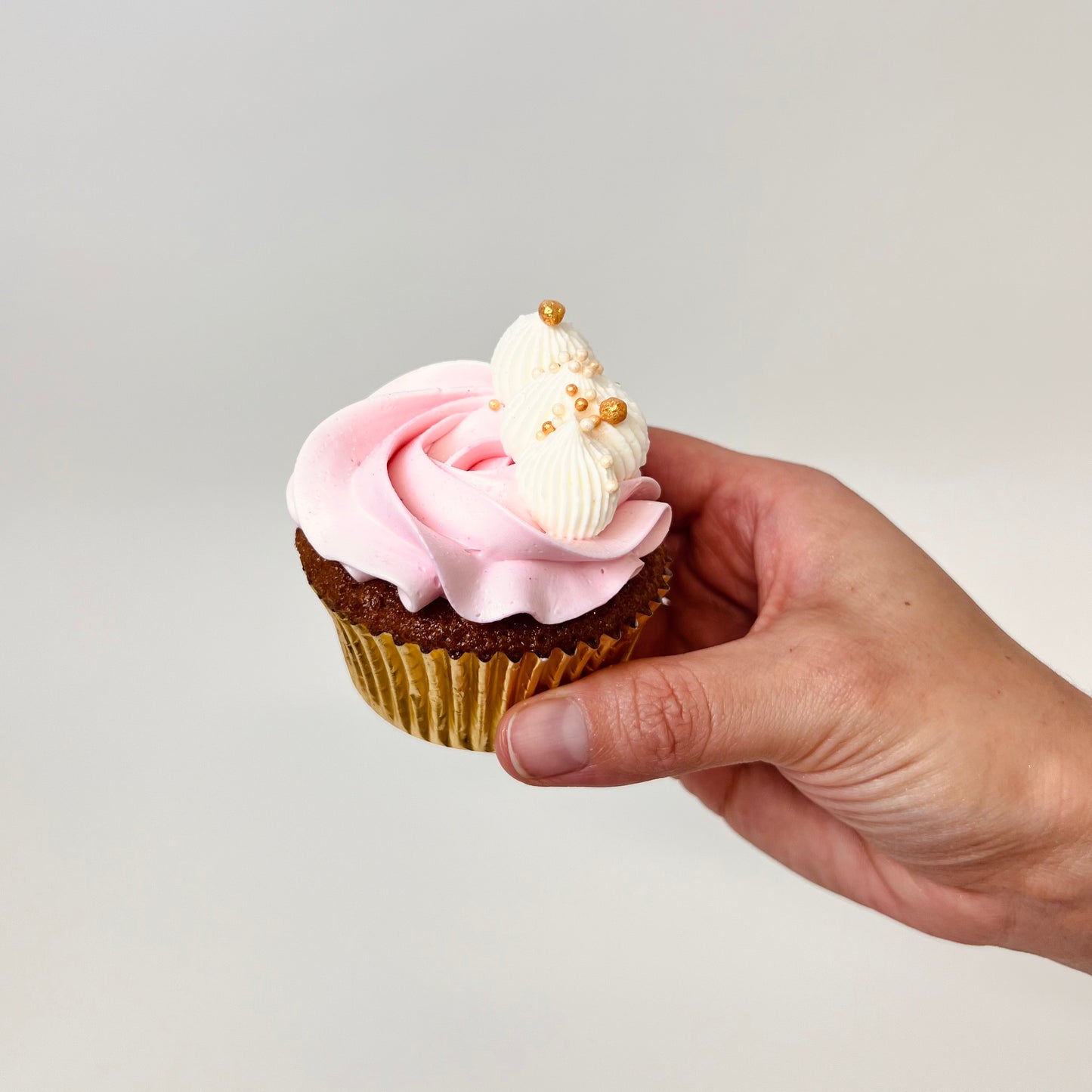 Delicious light pink and darker pink buttercream Gluten-Free salted caramel cupcakes with white and gold detail. Made by Cute Cakes and Co. Brisbane cake shop near you. Same day orders. We deliver to your door