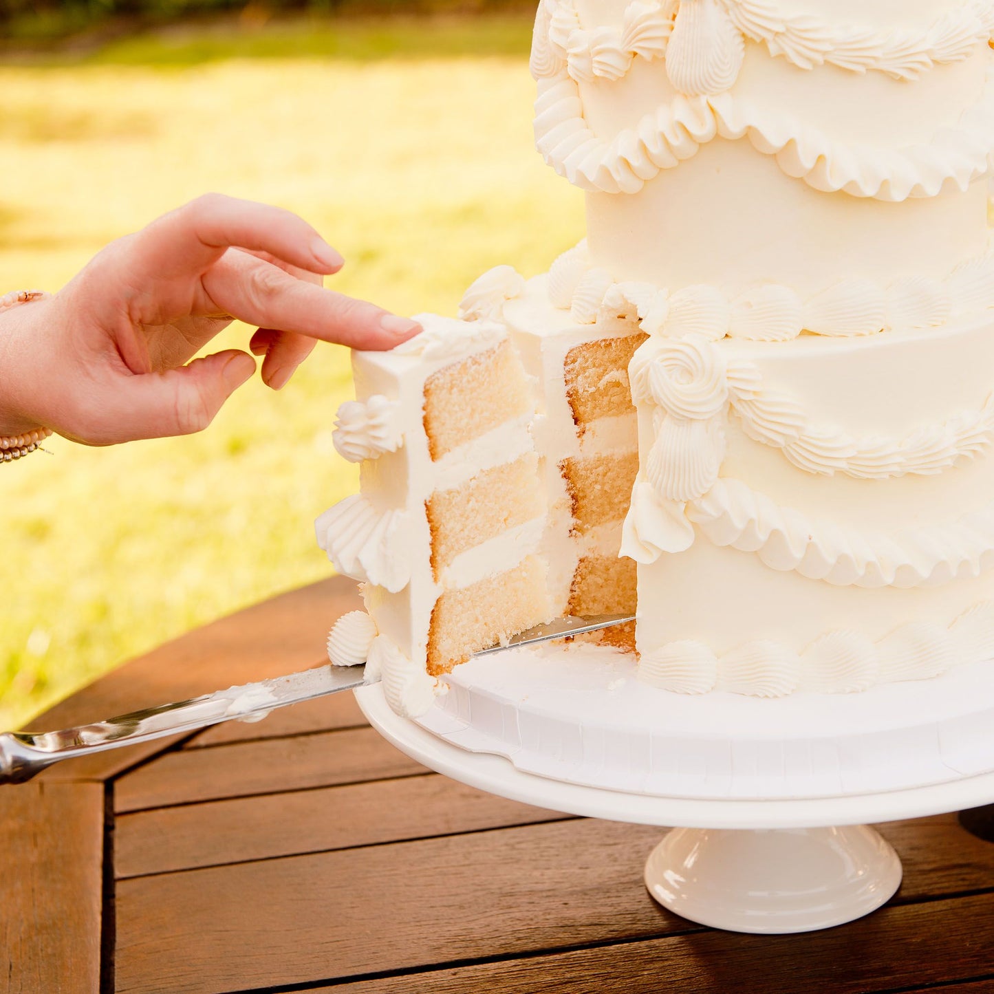Wedding cake, Cute Cakes and Co, fresh flowers, buttercream, elopement cake, engagement cake, cakes near me, delivery, two tier, Vintage cakes , wedding cake packages, Cupcakes