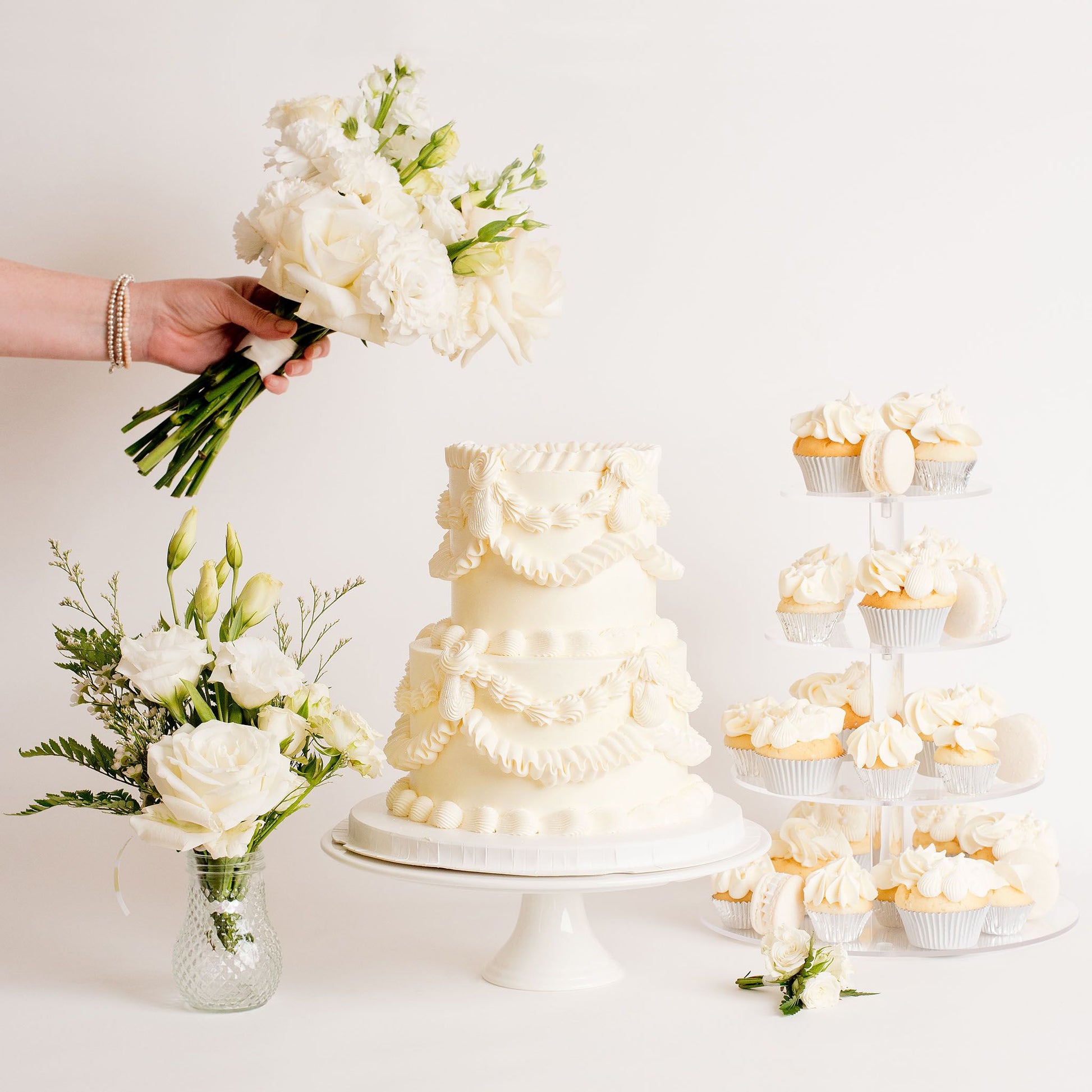 Wedding cake, Cute Cakes and Co, fresh flowers, buttercream, elopement cake, engagement cake, cakes near me, delivery, two tier, Vintage cakes , wedding cake packages, Cupcakes