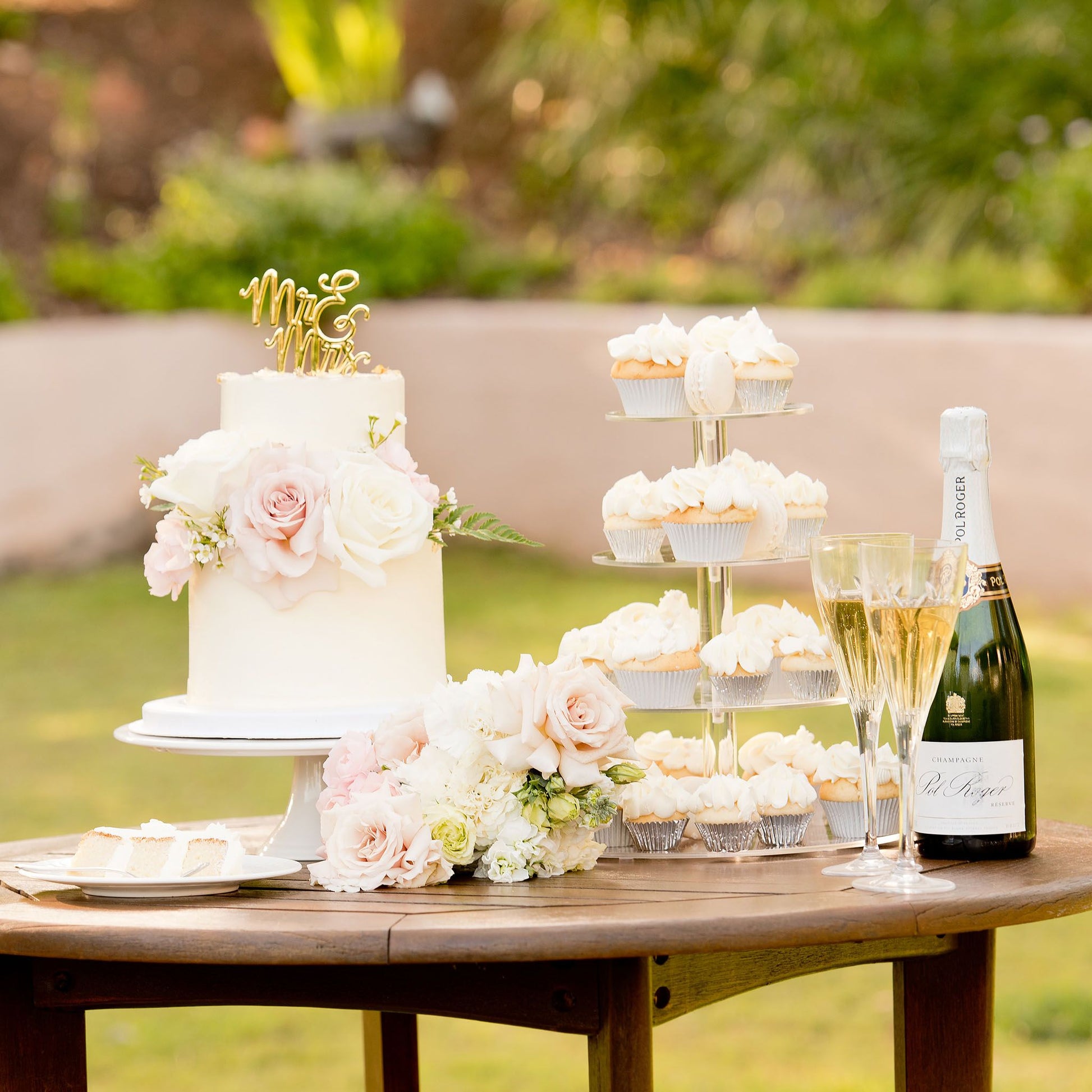 Wedding cake, Cute Cakes and Co, fresh flowers, buttercream, elopement cake, engagement cake, cakes near me, delivery, two tier, Vintage cakes , wedding cake packages, Cupcakes