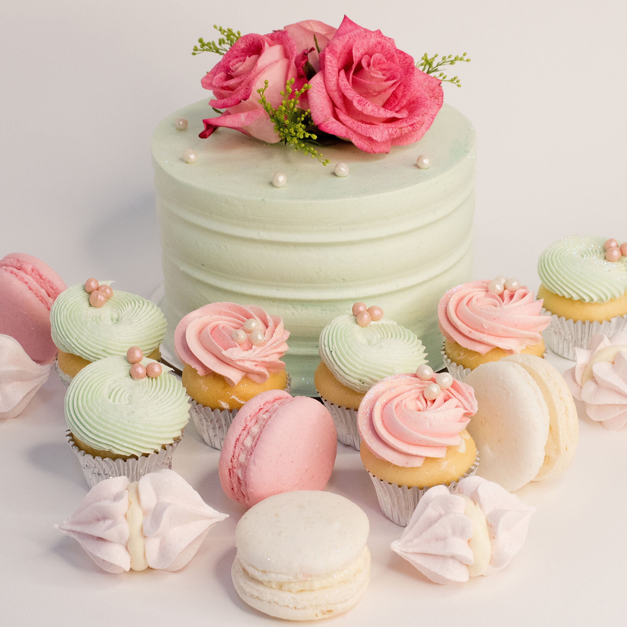 Small cakes hi-res stock photography and images - Alamy
