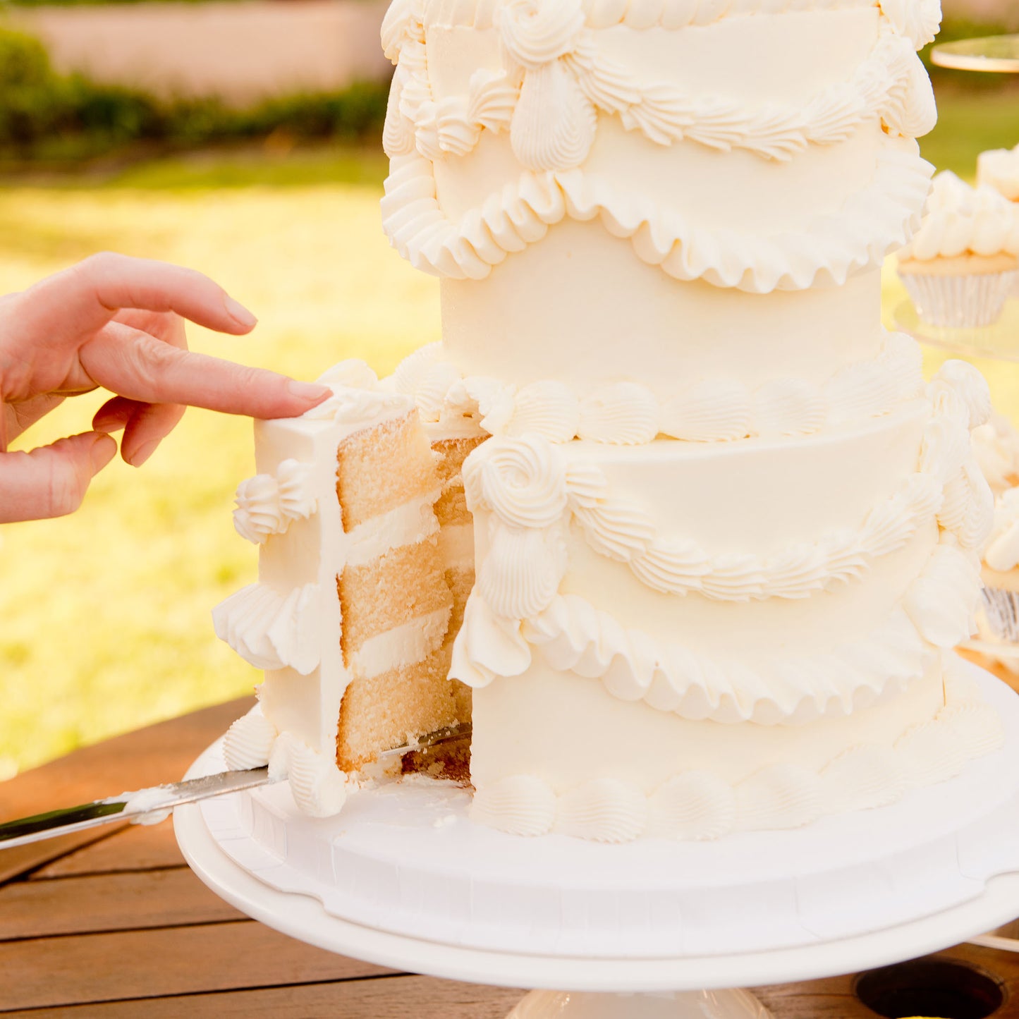 Vintage Dream Two Tiers - Perfect Party Pack to serve 85 guests