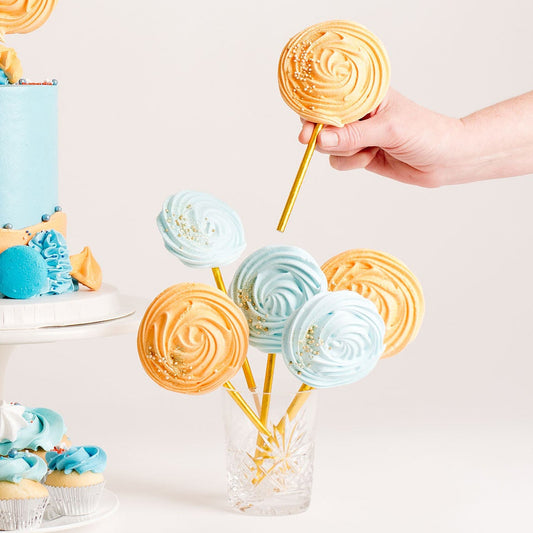 Meringues, pops, Matching Bluey cake