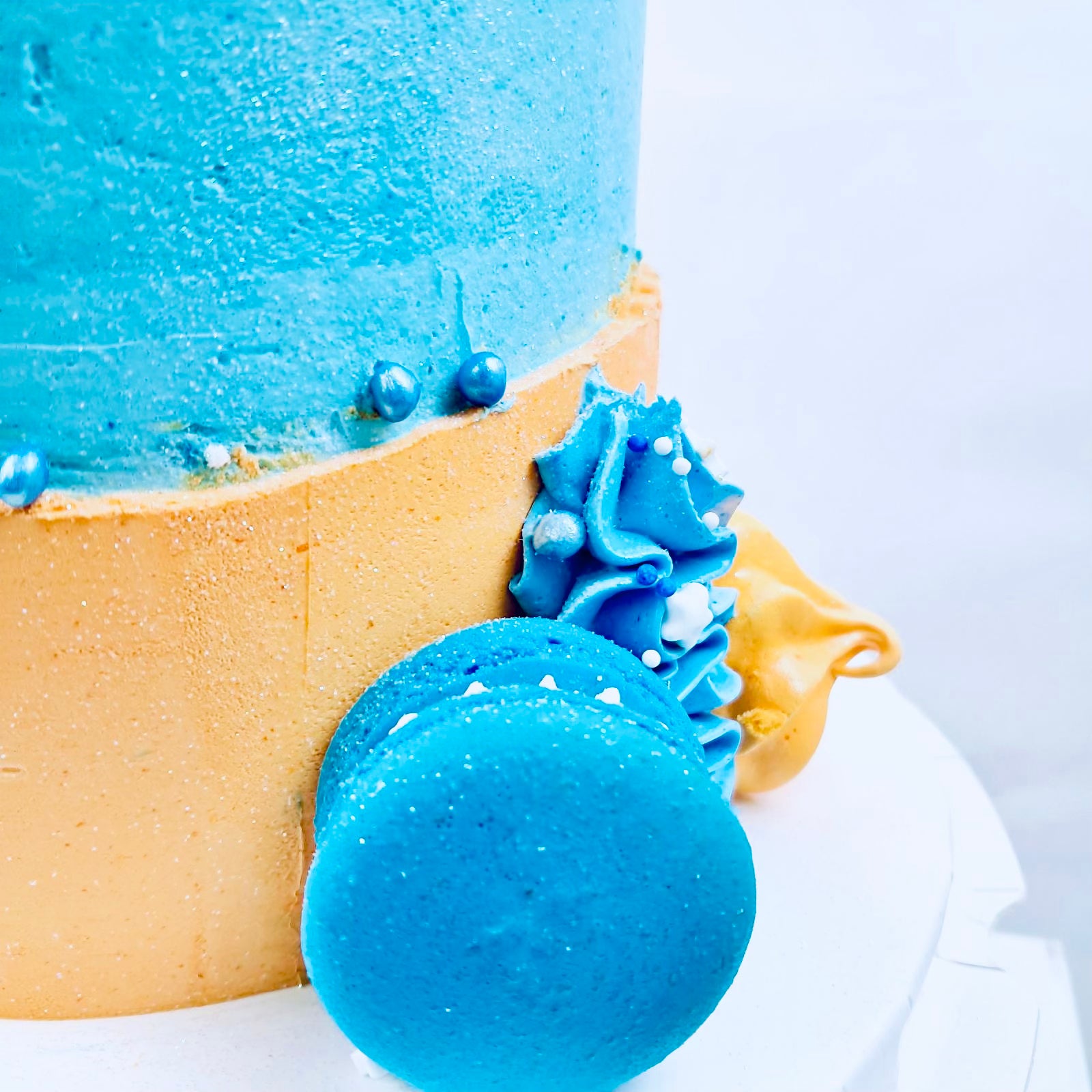 Cute Cakes and Co, Bluey cake, Bluey party, kids birthday cakes, Cake Shop Mitchelton, bluey cupcakes, Brisbane Cake, Cupcakes Brisbane, Green and white cakes, Macarons 