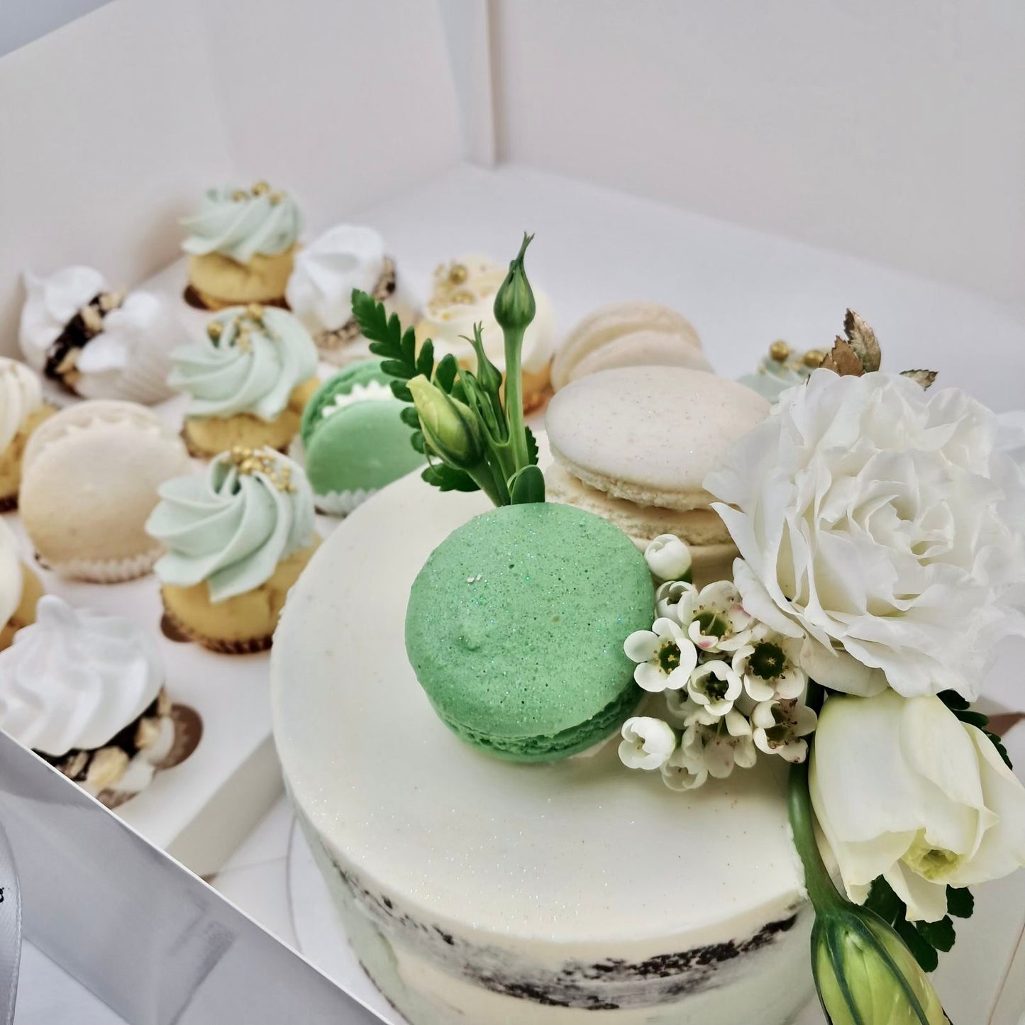 Cute Cakes and Co,Cute Cake Packs, Cake Shop Mitchelton, mini cupcakes, Brisbane Cake, Cupcakes Brisbane, Green and white cakes, Macarons 