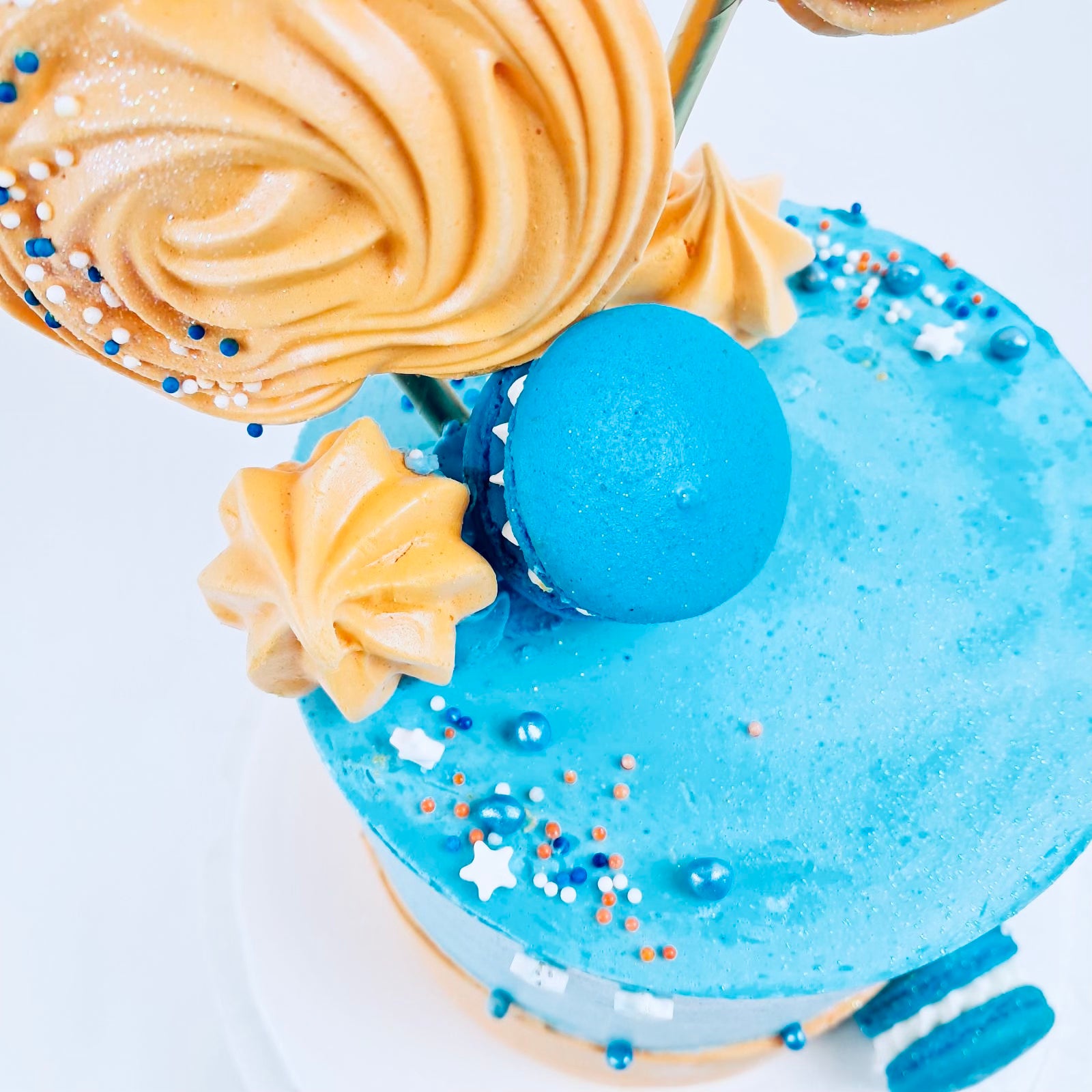 Cute Cakes and Co, Bluey cake, Bluey party, kids birthday cakes, Cake Shop Mitchelton, bluey cupcakes, Brisbane Cake, Cupcakes Brisbane, Green and white cakes, Macarons 