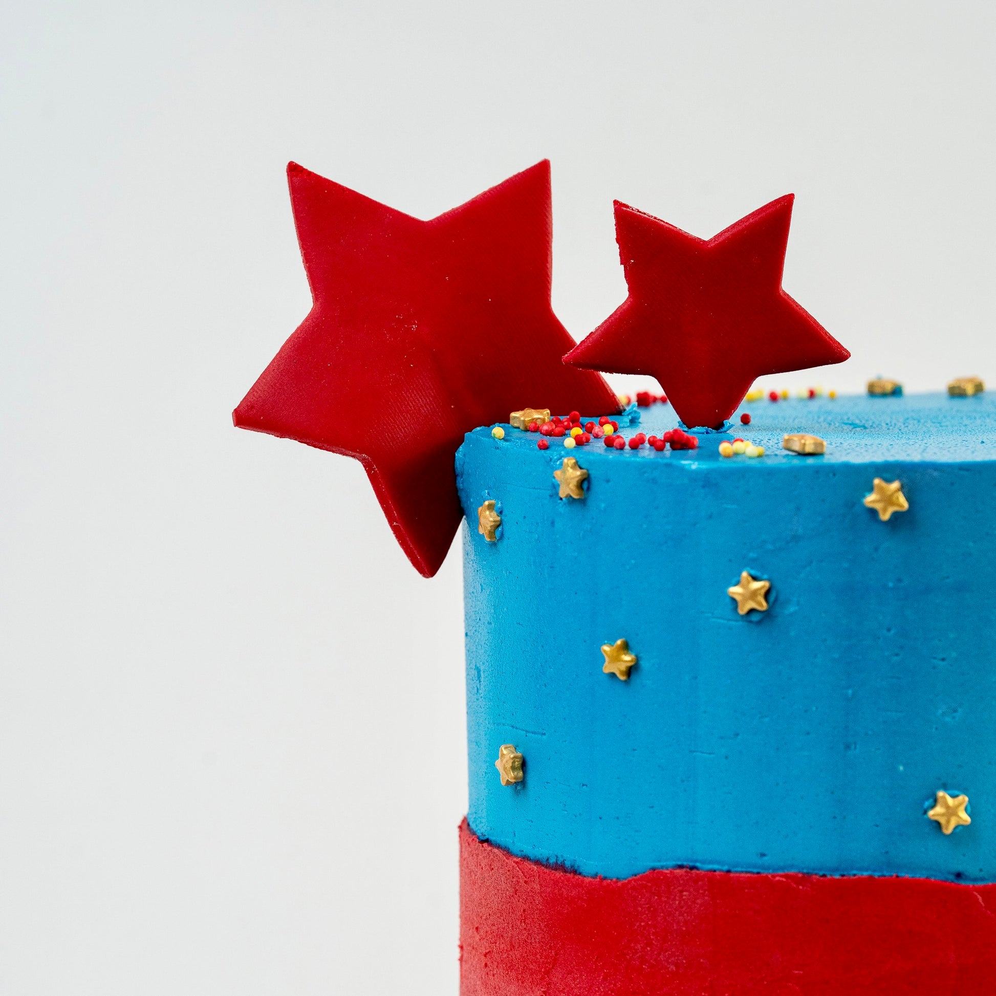 Close shoot of the Superhero themed cake blue and red buttercream gold stars  Made with love by Cute Cakes & Co, Brisbane Favourite cake shop. 
5 star review cake shop in Brisbane. 