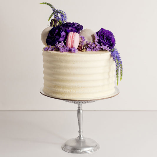 Buttercream cake decorated with fresh flowers and macarons, cakes for women, women's birthday cakes, birthday cakes, Brisbane cakes, Brisbane cakes, Brisbane cake shop, cakes home delivered, cakes home-delivered, Brisbane home delivered cakes, Cute Cakes & Co, Cute Cakes and Co