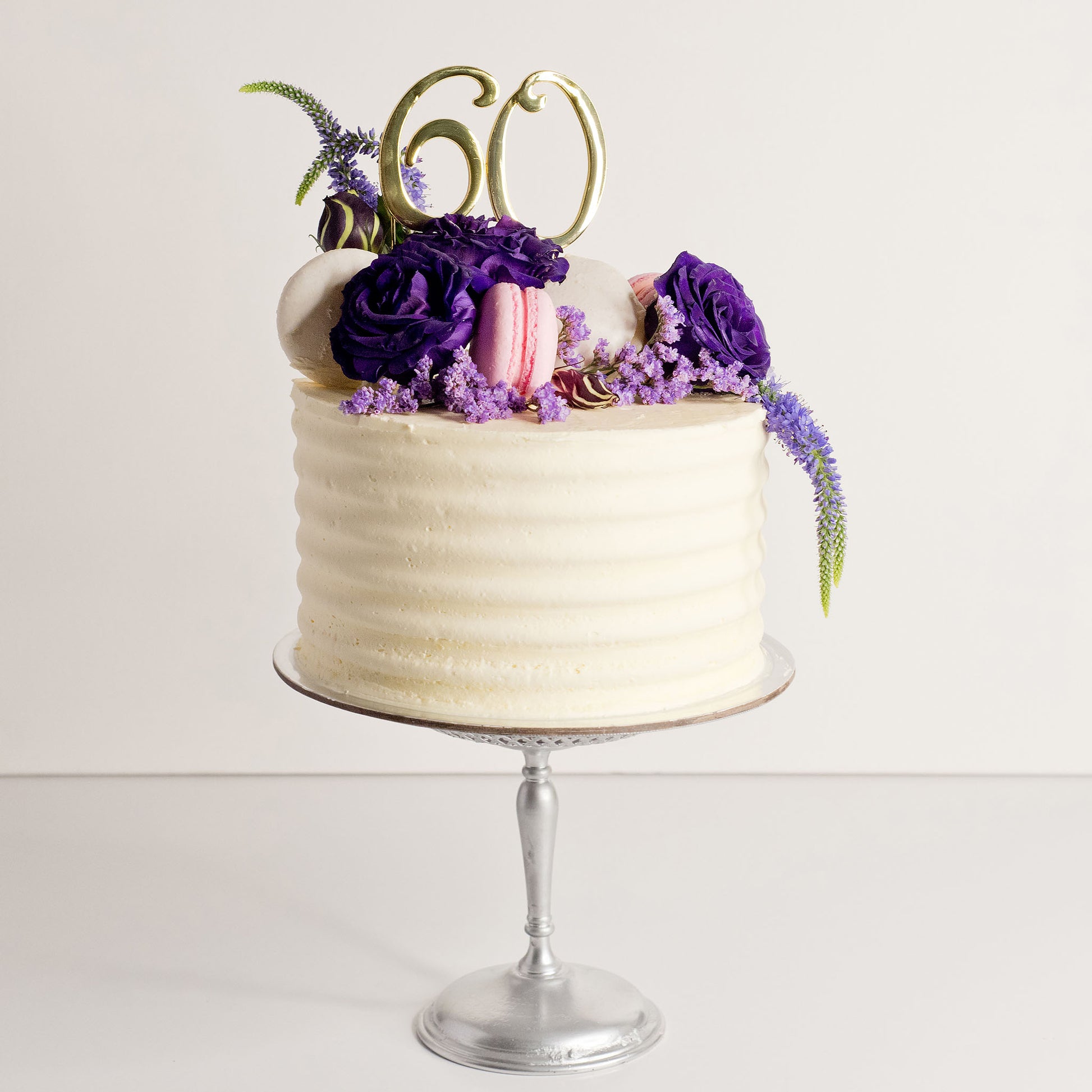 Buttercream cake decorated with fresh flowers and macarons, cakes for women, women's birthday cakes, birthday cakes, Brisbane cakes, Brisbane cakes, Brisbane cake shop, cakes home delivered, cakes home-delivered, Brisbane home delivered cakes, Cute Cakes & Co, Cute Cakes and Co