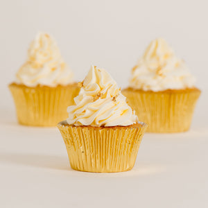 white cupcakes, decorated cupcakes, gold leaf cupcakes, cakes home delivered, cakes home-delivered Brisbane home delivered cakes, Brisbane home delivered cupcakes, cup cakes, cupcakes, Brisbane cup cakes, Brisbane cupcakes, Cute Cakes & Co, Cute Cakes and Co